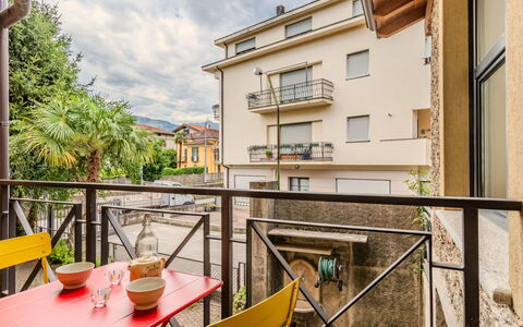Tiny Loft: Fahrrad, Fahrrad-Rad, Balkon, Wohnung