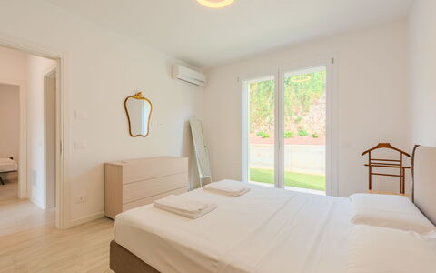 Annamaria: Interior Design, Flooring, Fussboden, Decke, Zuhause, Zimmer, Bett, Schlafzimmer, Wohnung, Bettrahmen
