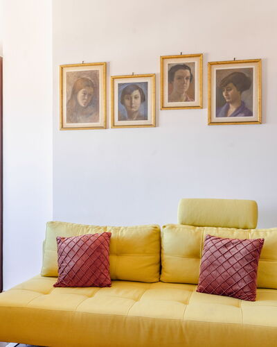 Corso 109: Möbel, Interior Design, Flooring, Couch, Fussboden, Wand, Zimmer, Holz, Wohnzimmer, Beleuchtung