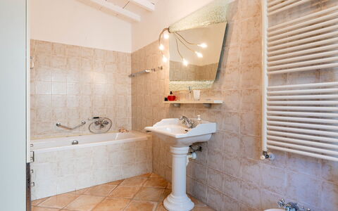 Daisy: Armatur, Wand, Flooring, Interior Design, Badezimmer, Fussboden, Zapfhahn, Installation, Beleuchtung, Decke