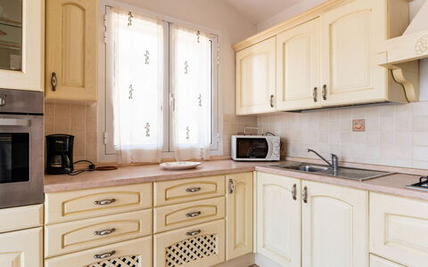Orto di Silvia: Cabinetry, Küche, Countertop, Holz, Möbel, Interior Design, Flooring, Zuhause, Küchengerät, Schublade