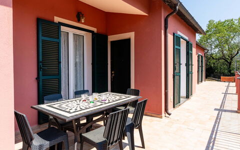 Orto di Silvia: Flooring, Fussboden, Möbel, Stuhl, Tisch Im Freien, Gartenmöbel, Küche & Esszimmer Tisch, Schatten, Balkon, Holzbeize