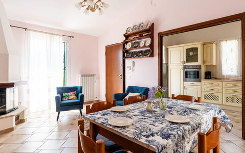 Orto di Silvia: Möbel, Interior Design, Flooring, Holz, Fussboden, Tabelle, Stuhl, Zimmer, Esszimmer, Küche & Esszimmer Tisch