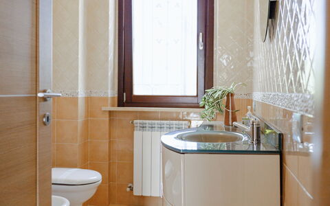Sweet Loreto: Badezimmer, Armatur, Interior Design, Bad Sink, Flooring, Sinken, Fussboden, Zapfhahn, Installation, Fliese