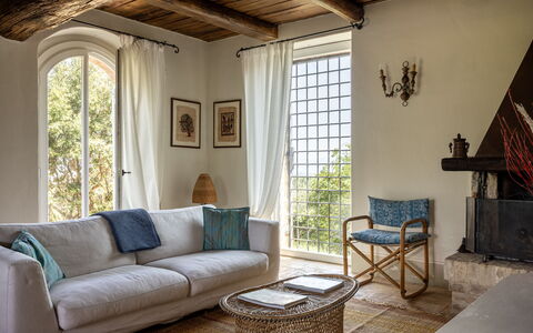 Il Casale al Colle: Möbel, Interior Design, Holz, Flooring, Zuhause, Couch, Wohnzimmer, Fussboden, Zimmer, Beleuchtung