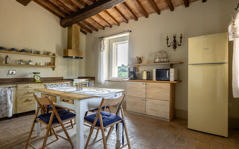 Il Casale al Colle: Möbel, Interior Design, Flooring, Holz, Decke, Fussboden, Zuhause, Küche, Zimmer, Cabinetry