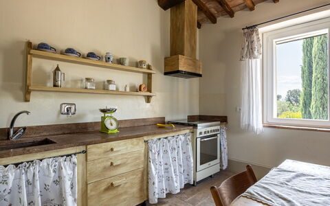 Il Casale al Colle: Holz, Küche, Interior Design, Möbel, Countertop, Flooring, Cabinetry, Zimmer, Zuhause, Küchengerät