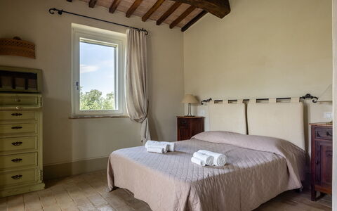 Il Casale al Colle: Möbel, Zuhause, Bett, Schlafzimmer, Hartholz, Linens, Bettrahmen, Bedding, Holzbeize, Bettdecke
