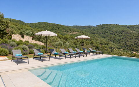 Villa Maddalena alla Guglielmesca: Blau, Bergforms, Berg, Hügel, Hochland, Gebirge, Schwimmbad, Bergstation, Resort, Grat