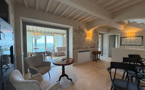 Villa Maddalena alla Guglielmesca: Möbel, Interior Design, Flooring, Fussboden, Decke, Beleuchtung, Zimmer, Stuhl, Wohnung, Meer