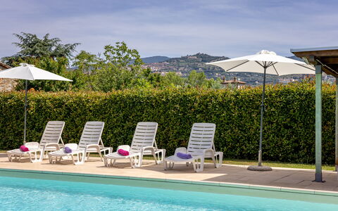 Il Cipresso, Casa dei Nonni, Cortona: Schwimmbad, Regenschirm, Gartenmöbel, Resort, Schatten, Stuhl, Tisch Im Freien, Sonnenliege, Eco Hotel, Landscaping