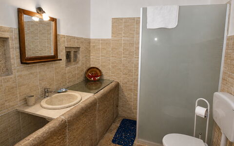 Antica Cascina 191: Armatur, Wand, Flooring, Bad Sink, Badezimmer, Fussboden, Interior Design, Sinken, Zapfhahn, Installation