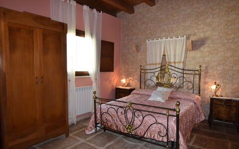 Antica Cascina 191: Möbel, Wand, Schlafzimmer, Interior Design, Flooring, Fussboden, Bett, Linens, Zimmer, Beleuchtung