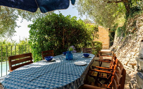 Casetta Pantasina: Möbel, Stuhl, Tabelle, Gartenmöbel, Tisch Im Freien, Küche & Esszimmer Tisch, Schatten, Tischdecke, Garten, Hinterhof