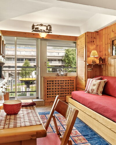 Alpen Nook - Sci e Natura: Gebäude, Wand, Fenster, Wohngebiet, Nachbarschaft, Fassade, Haus, \Stadt, Zuhause, Balkon