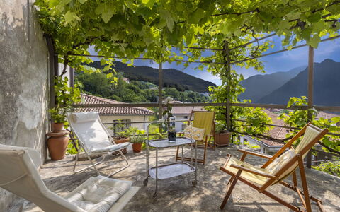 Casa Torre Il Castello: Möbel, Küche & Esszimmer Tisch, Stuhl, Fussboden, Meer, Balkon, Ozean, Resort, Eco Hotel, Esszimmer