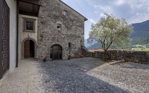 Casa Torre Il Castello: Möbel, Küche & Esszimmer Tisch, Stuhl, Fussboden, Meer, Balkon, Ozean, Resort, Eco Hotel, Esszimmer