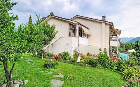 Cà Olivella: Möbel, Küche & Esszimmer Tisch, Stuhl, Fussboden, Meer, Balkon, Ozean, Resort, Eco Hotel, Esszimmer