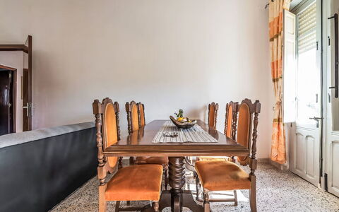 Villetta Luisa: Möbel, Küche & Esszimmer Tisch, Stuhl, Fussboden, Meer, Balkon, Ozean, Resort, Eco Hotel, Esszimmer