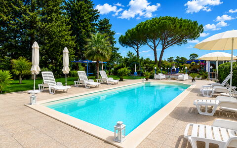 Villa Didymos: Schwimmbad, Resort, Garten, Freizeit, Eco Hotel, Landscaping, Schatten, Hotel, Ferienort