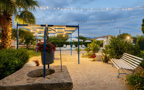 Villa Didymos: Schatten, Landscaping, Garten, Pergola, Blumentopf, Outdoor Struktur, Eco Hotel, Hazienda, Überdachung