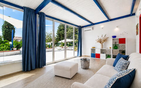 Villa Didymos: Möbel, Interior Design, Flooring, Fussboden, Decke, Wohnung, Couch, Zuhause, Zimmer, Wohnzimmer