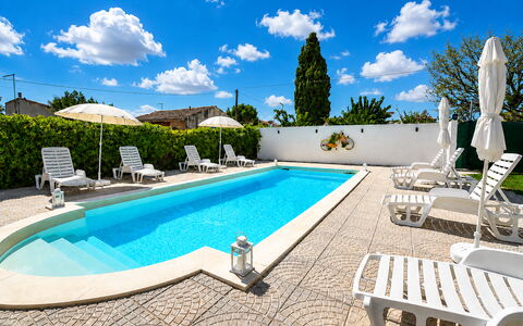 Villa Didymos: Blau, Schwimmbad, Gartenmöbel, Resort, Schatten, Hotel, Eco Hotel, Ferienort, Villa
