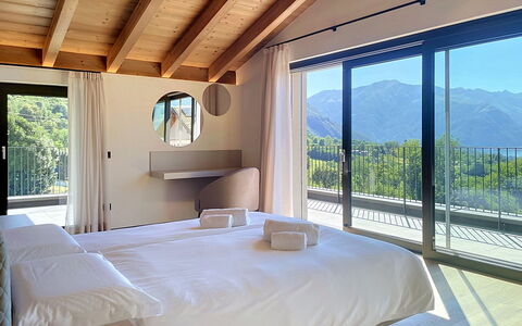 Aura: Schlafzimmer, Bett, Interior Design, Möbel, Zuhause, Bedding, Bettdecke, Bettrahmen, Linens, Zimmer