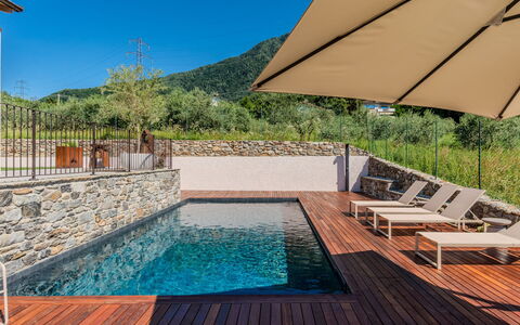 Aura: Schwimmbad, Hügel, Gebirge, Verbundwerkstoff, Deck, Eco Hotel, Hartholz, Grat, Holzboden, Planke