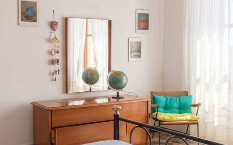 Vela Latina: Interior Design, Möbel, Holz, Flooring, Decke, Fussboden, Zimmer, Beleuchtung, Wohnung, Tabelle
