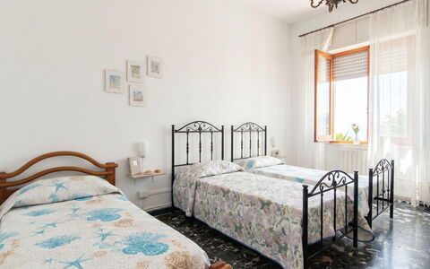 Vela Latina: Interior Design, Möbel, Holz, Flooring, Decke, Fussboden, Zimmer, Beleuchtung, Wohnung, Tabelle
