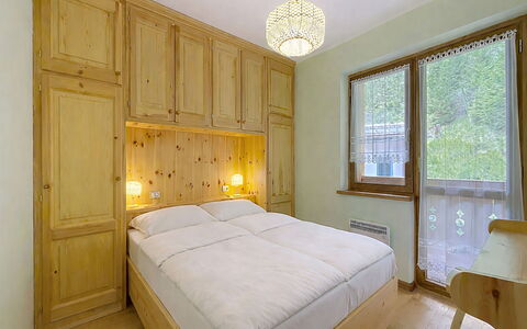 Anny: Holz, Interior Design, Decke, Schlafzimmer, Fussboden, Flooring, Zimmer, Bett, Zuhause, Holzbeize
