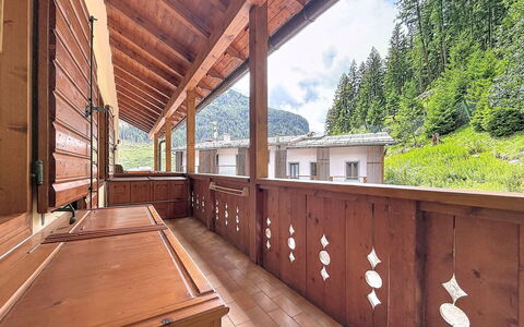 Anny: Gebirge, Balkon, Bergdorf