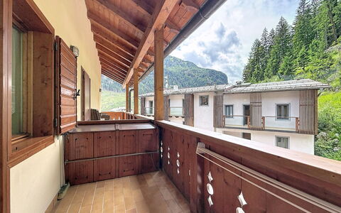 Anny: Gebirge, Balkon, Bergdorf