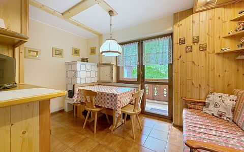 Anny: Gebirge, Balkon, Bergdorf
