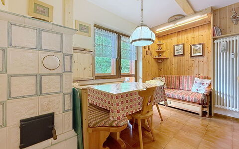 Anny: Gebirge, Balkon, Bergdorf