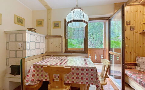 Anny: Gebirge, Balkon, Bergdorf