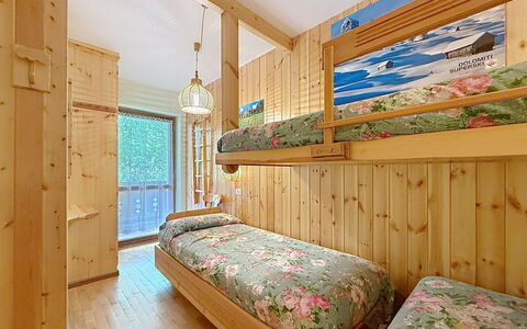 Anny: Gebirge, Balkon, Bergdorf