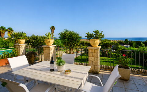 Villa Don Pino: Möbel, Tabelle, Gartenmöbel, Stuhl, Tisch Im Freien, Resort, Küche & Esszimmer Tisch, Schatten, Garten, Eco Hotel