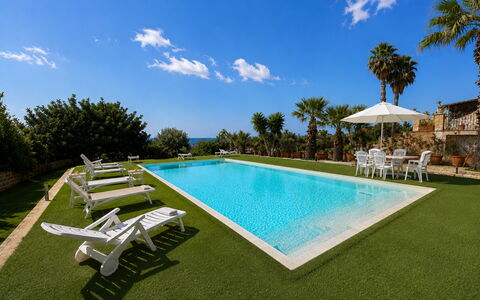 Villa Don Pino: Schwimmbad, Resort, Eco Hotel, Estate, Landscaping, Freizeit, Hotel, Hazienda, Rasen