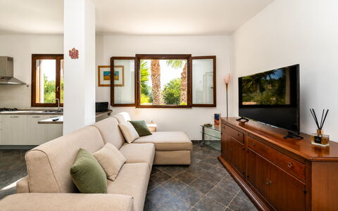 Villa Don Pino: Möbel, Interior Design, Couch, Flooring, Wohnzimmer, Holz, Fussboden, Tabelle, Zimmer, Decke