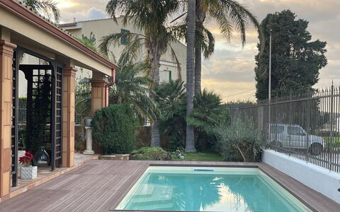 La Villa di Giusy: Schwimmbad, Resort, Verbundwerkstoff, Eco Hotel, Schatten, Water Feature, Estate, Hazienda, Freizeit