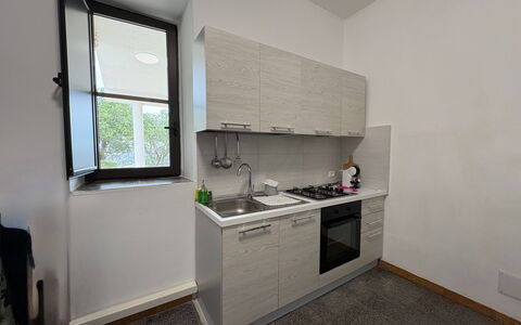 Casale Nardi: Küche, Küchengerät, Countertop, Major Appliance, Flooring, Spüle, Holz, Cabinetry, Interior Design, Fussboden