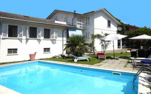 Villa Eva: Schwimmbad, Resort, Gartenmöbel, Regenschirm, Sonnenliege, Hotel, Estate, Eco Hotel, Hazienda, Villa
