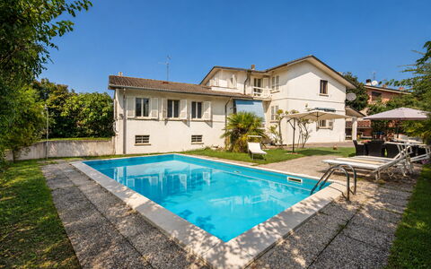 Villa Eva: Schwimmbad, Wohngebiet, Haus, Resort, Zuhause, Estate, Villa, Hazienda, Eco Hotel, Thermae