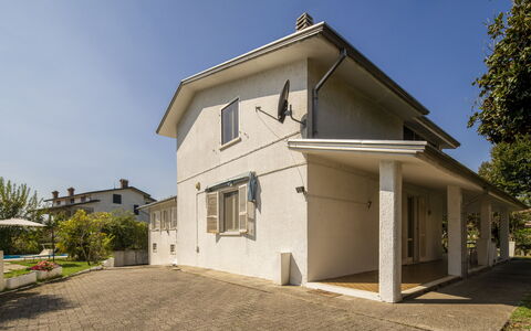 Villa Eva: Gebäude, Fenster, Haus, Zuhause, Wohngebiet, Die Architektur, Dach, Tür, Menschliche Siedlung, Hütte