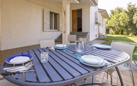 Villa Eva: Gartenmöbel, Möbel, Schatten, Tisch Im Freien, Stuhl, Küche & Esszimmer Tisch, Deck, Hinterhof, Balkon, Garten