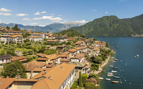 Next Comacina, Lago di Como with Garage: Bergforms, Wasser, Berg, Hügel, Hochland, Gebirge, Haus, Küsten Und Ozeanische Forms, Bergstation, Dorf