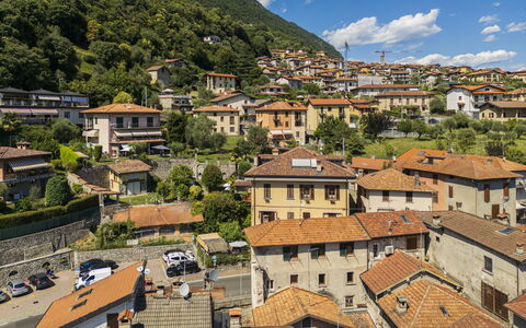 Next Comacina, Lago di Como with Garage: Bergforms, Berg, Hügel, Wohngebiet, Haus, Nachbarschaft, \Stadt, Landschaft, Hochland, Dach