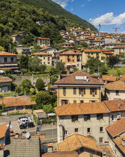Next Comacina, Lago di Como with Garage: Bergforms, Berg, Hügel, Wohngebiet, Haus, Nachbarschaft, \Stadt, Landschaft, Hochland, Dach